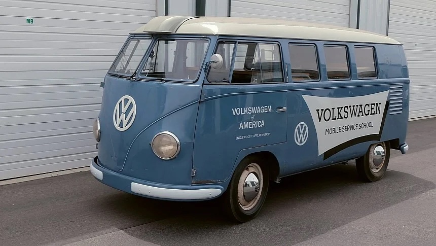 BudBrownVW's tweet image. Have you seen the Volkswagen Type 2 Schulwagen out of hibernation after 43 years? There is only one in the world so click now to see this model thanks to AutoEvolution and share your thoughts below in the comments.

bit.ly/440BNxK

#VWType2 #Volkswagen #VW #Olathe