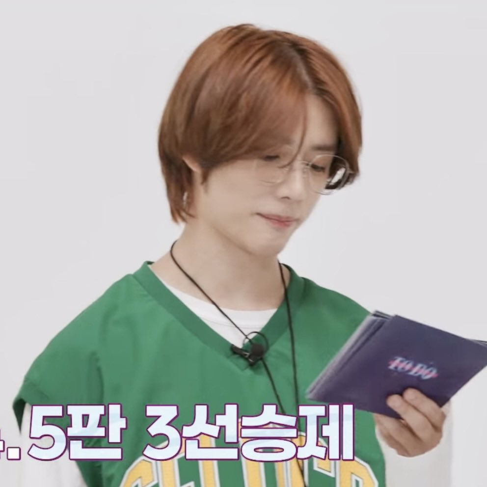 beomgyuhourly's tweet photo. BEOMGYU WITH SPECS 😍 https://t.co/V6MIVDWK9Y