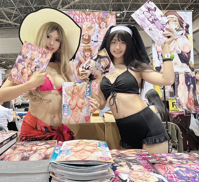 コミケ102会場最強と謳われたコス売り子さん愛桜みささん御殿坂くるみさん 