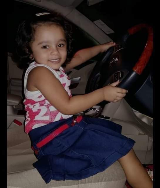 رجعولي روحي رجعولي بنتي ارجوكم انا بموت😭 انا عاوزة الصورة دي تلف مصر والدنيا كلها لحد ما بنتي ترجع تاني بحق الله  علق اضغط مشاركة.

 شيماء اختفت النهاردة ومش لاقينها انا حرفيا بموت ارجوكم ارحموا قلب ام من كتر البكا الدموع اتمنعت ارجوكم اللي يعرف حاجة يتصل بينا 
 002011589784033