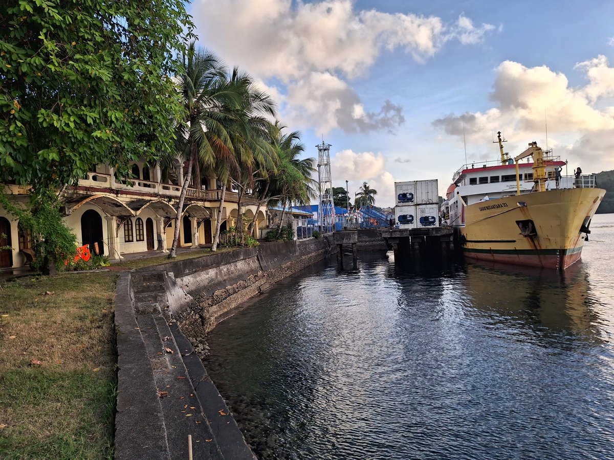 Salah satu transportasi laut kapal perintis / tol laut yang biasanya kami gunakan untuk merujuk pasien ke FKRTL di RS kota kabupaten / provinsi.