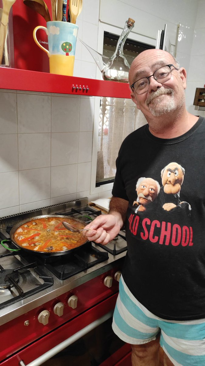 rafagarciamese's tweet photo. Pues això, de la graella a les brasses. Hui faig un #arroset en casa del mwu amic #Palaus i familia. Bon profit! https://t.co/thIP2tj36v