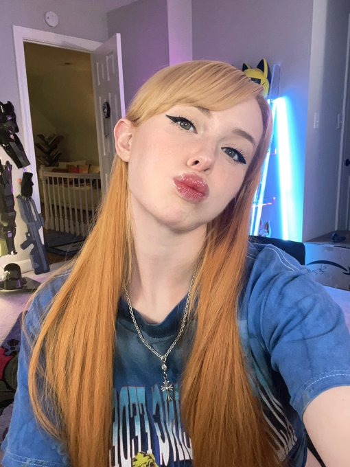 Watch meowri's leaked NSFW photo on TwXstars