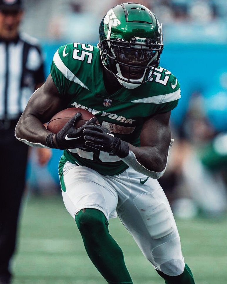 PFF_College's tweet photo. Israel Abanikanda vs Carolina:

🟢 53 Yards AFTER Contact
🟢 5 Missed Tackles Forced

Led all rookie RBs in Preseason Week 1🔥 https://t.co/nQEuYgVWDN