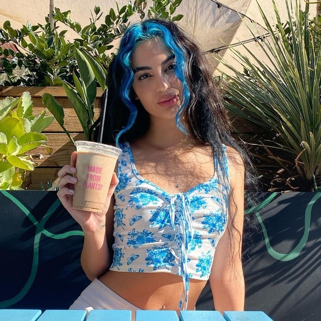 arcticfoxcolor's tweet photo. It's all about ✨COLOR PLACEMENT✨ #AFposeidon #bluehair #colorplacement
1: @ivsleeps used Poseidon and Aquamarine
2: @john.n1115 used Poseidon and Arctic Mist
3: @kristenkash1 used Poseidon https://t.co/Hx3zQeRzrP