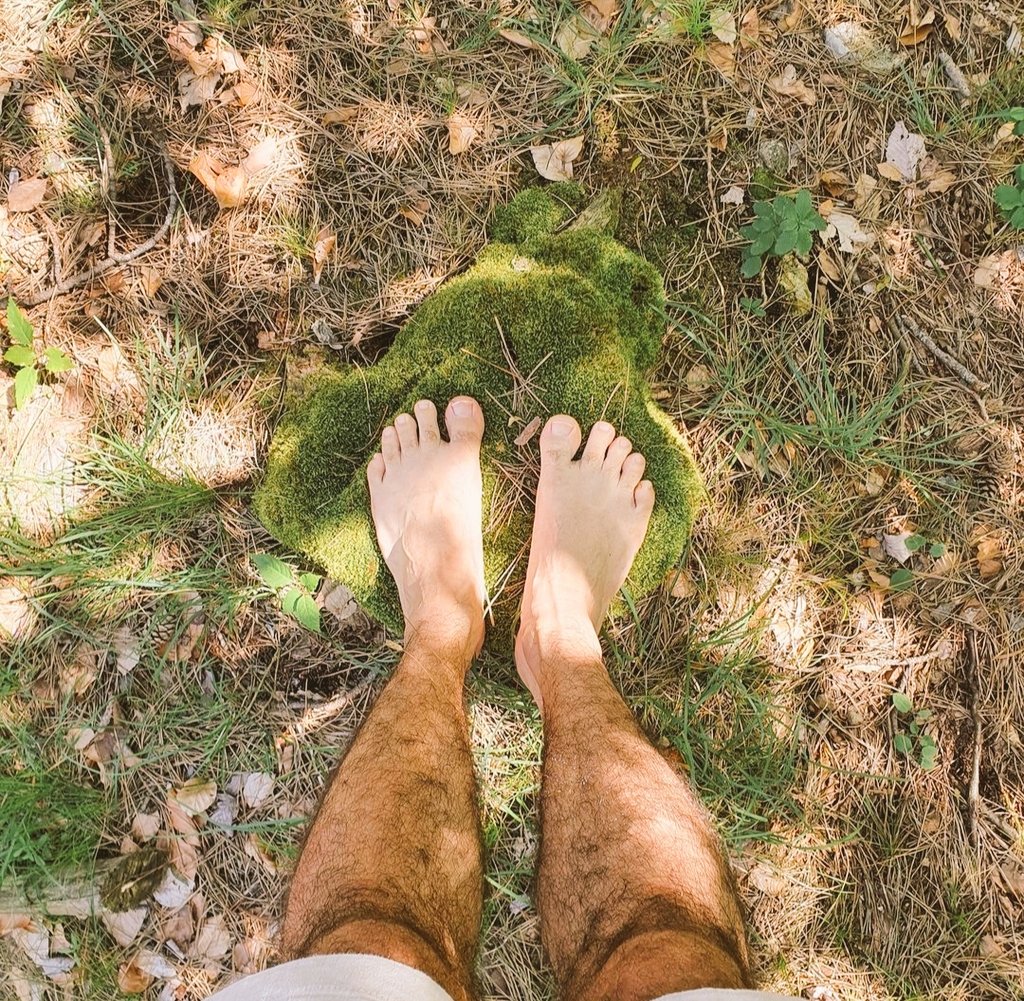 ryan_jatus's tweet photo. The feeling of moss on my feets 🌿

#wald #wood #outside #draussen #natur #nature #naturliebe #naturelove #barfuß #barfuss #barefeet #moos #moss #feelingnature #naturfühlen #treestump #baumstumpf https://t.co/X3awGa2rYr