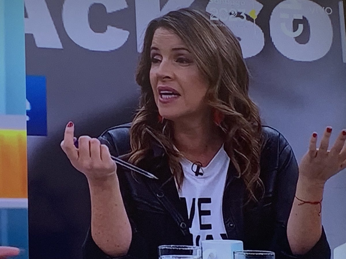 ⁦<a href="/MatinaldeCHV/">La Mañana de Chilevisión</a>⁩ ⁦<a href="/chilevision/">Chilevisión</a>⁩ … esta mujer ordinaria <a href="/alvarez_monse/">Monserrat Álvarez</a> MALTRATA y acalla a gritos a panelistas de derecha‼️… es una falta de respeto increíble‼️