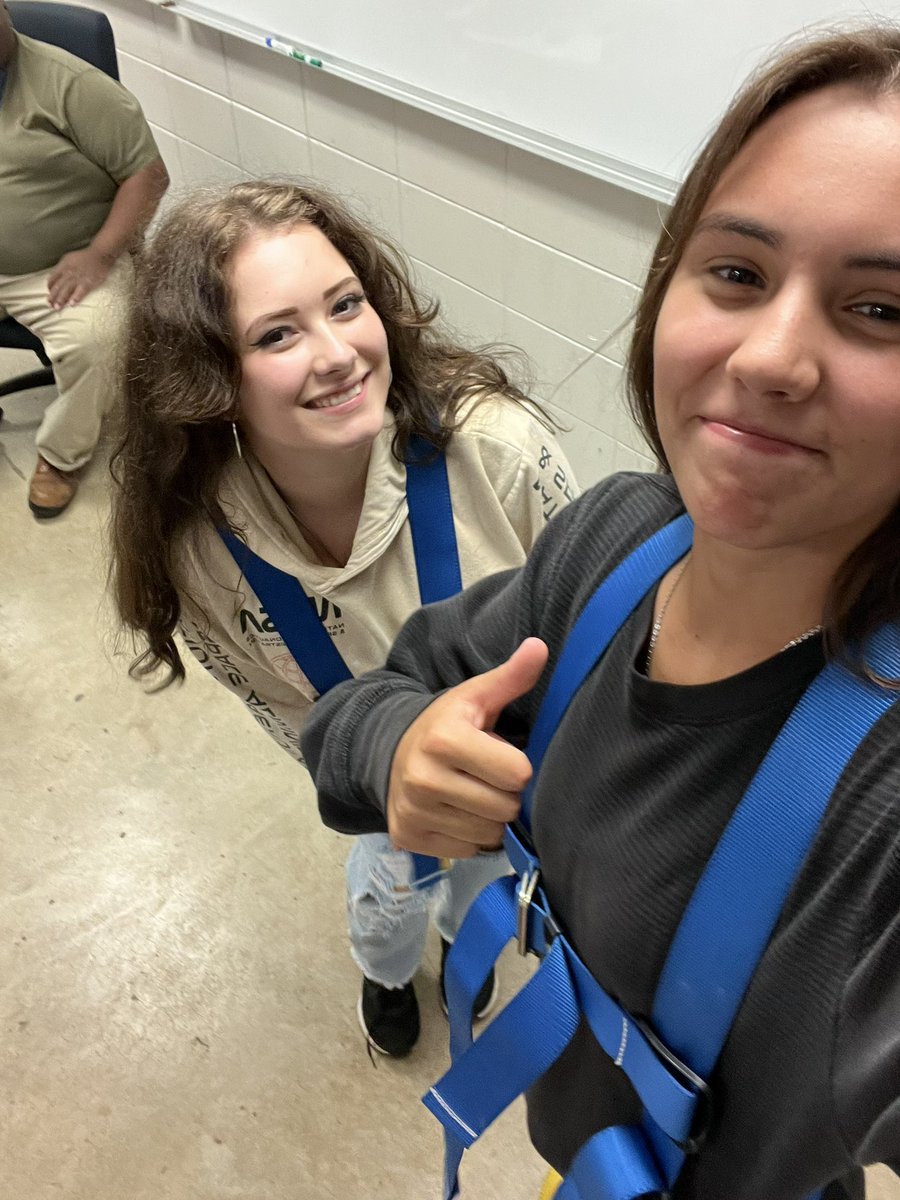 mcctcwelding's tweet photo. AM Welding Class learning how to properly put on a safety harness!
#ACDCWelding #safetyrules #MCCTC https://t.co/1QAbS44JZQ