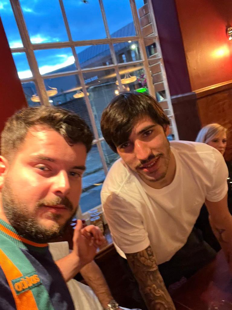 "Three small plates for £14.93 please, all Pizza" #nufc