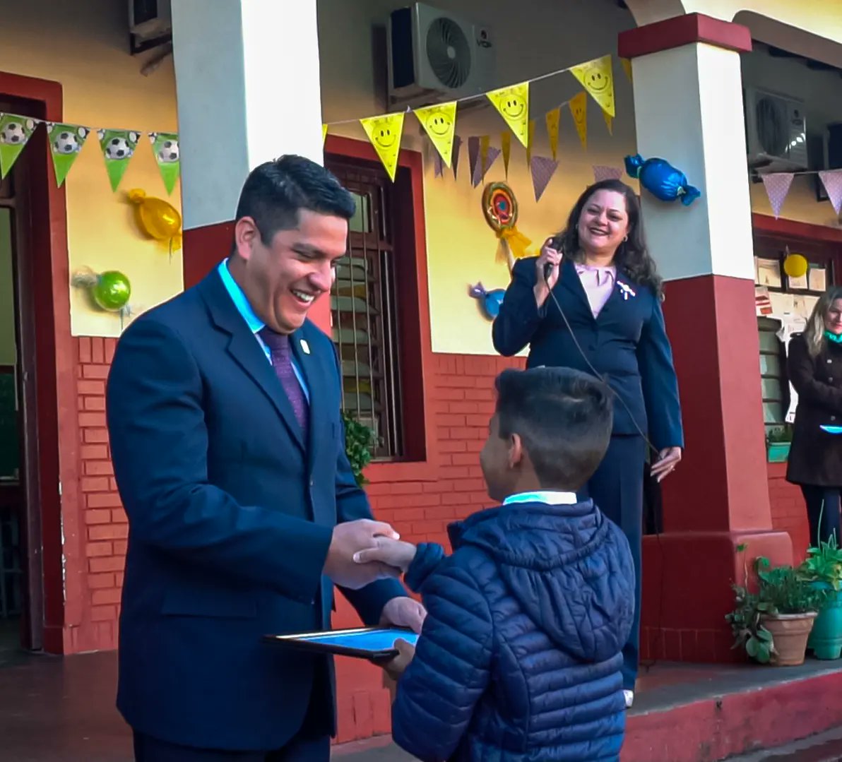 riosramirezc's tweet photo. ✓ Hoy recibí un reconocimiento por parte de la la Escuela Higinio Morinigo.

✓ Desde el Gobierno Departamental nos sentimos felices de impulsar al desarrollo educativo para un país mejor.

14 | 08 | 2023

#ChristianRios #Gobernador #Itapúa #ConVos https://t.co/Mguhw1Kcu8
