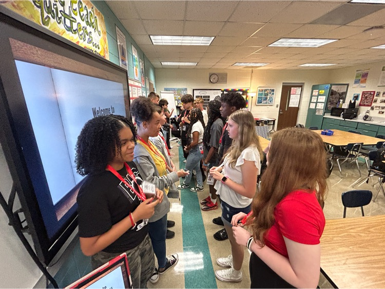 SpartanburgD5's tweet photo. Get to know you activity using AVID strategies on the #FirstDayInD5 at Byrnes Freshman Academy! π―πβ€οΈ #WeAreD5 https://t.co/IZXS8AIjBk