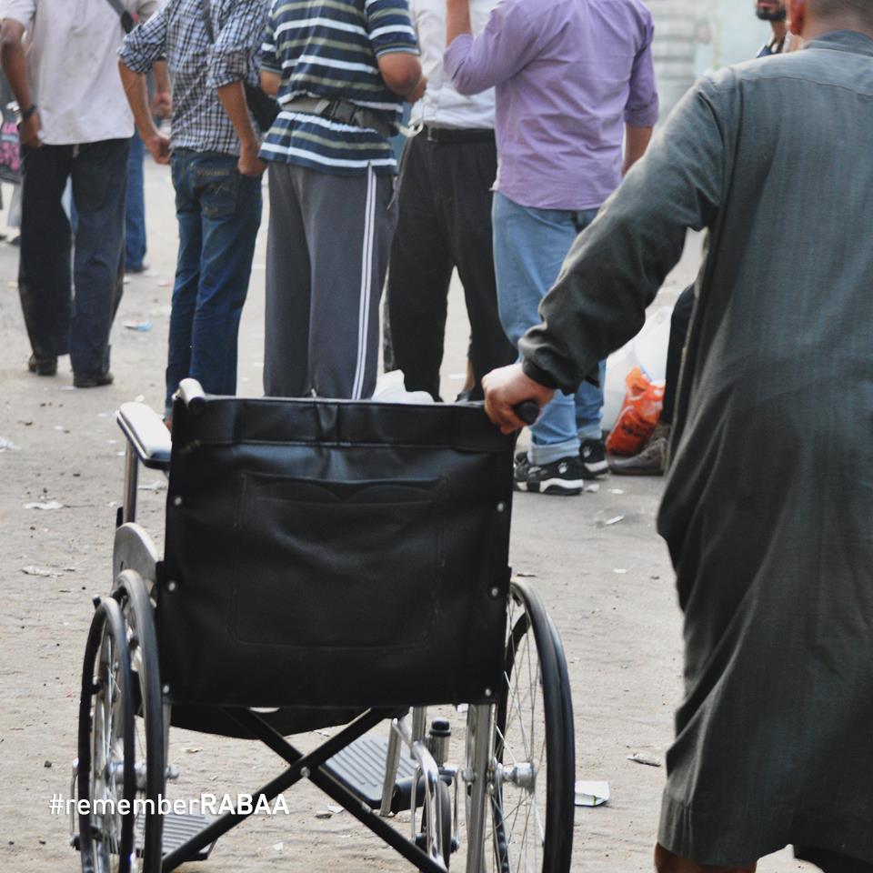 لا تعليق قد يصف مقدار العجز الذي عاشه المعتصمون خلال ساعات فض اعتصام #رابعة! 

 #رابعه_العدويه  
#rememberRABAA