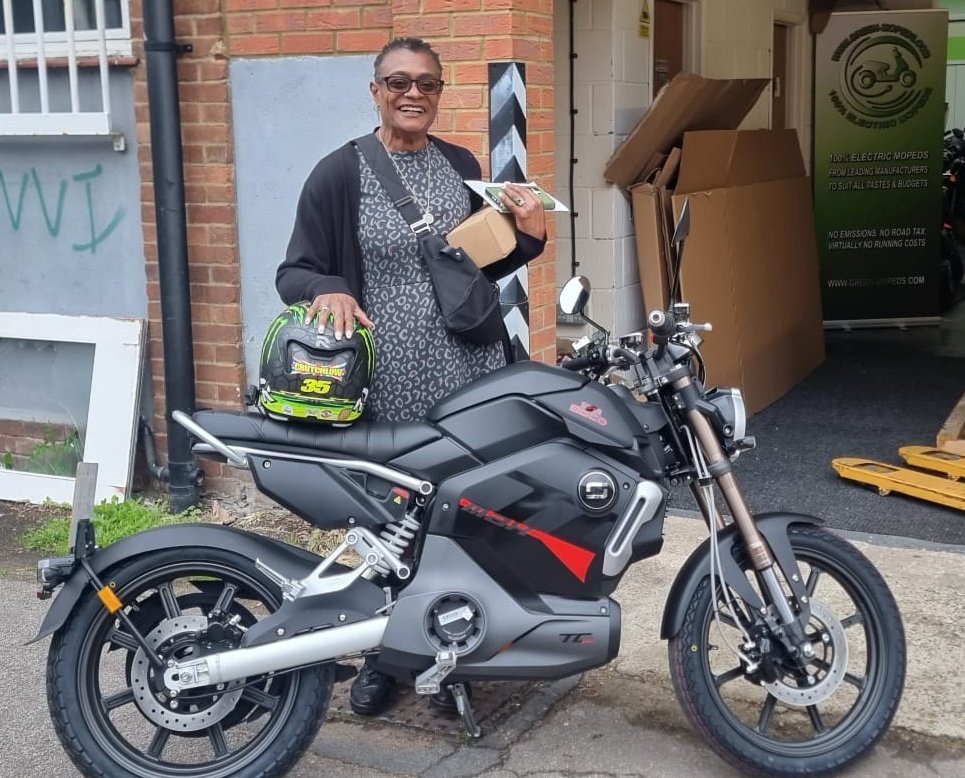 GreenMoped's tweet image. A pleased owner collecting her brand new #SuperSoco #TCMax 5kw #eletricmotorcycle today in West #London. Choosing to collect it so it can be ridden all the way back to East London. Enjoy! #ev #commuting @vmotosocouk @vmotosoco