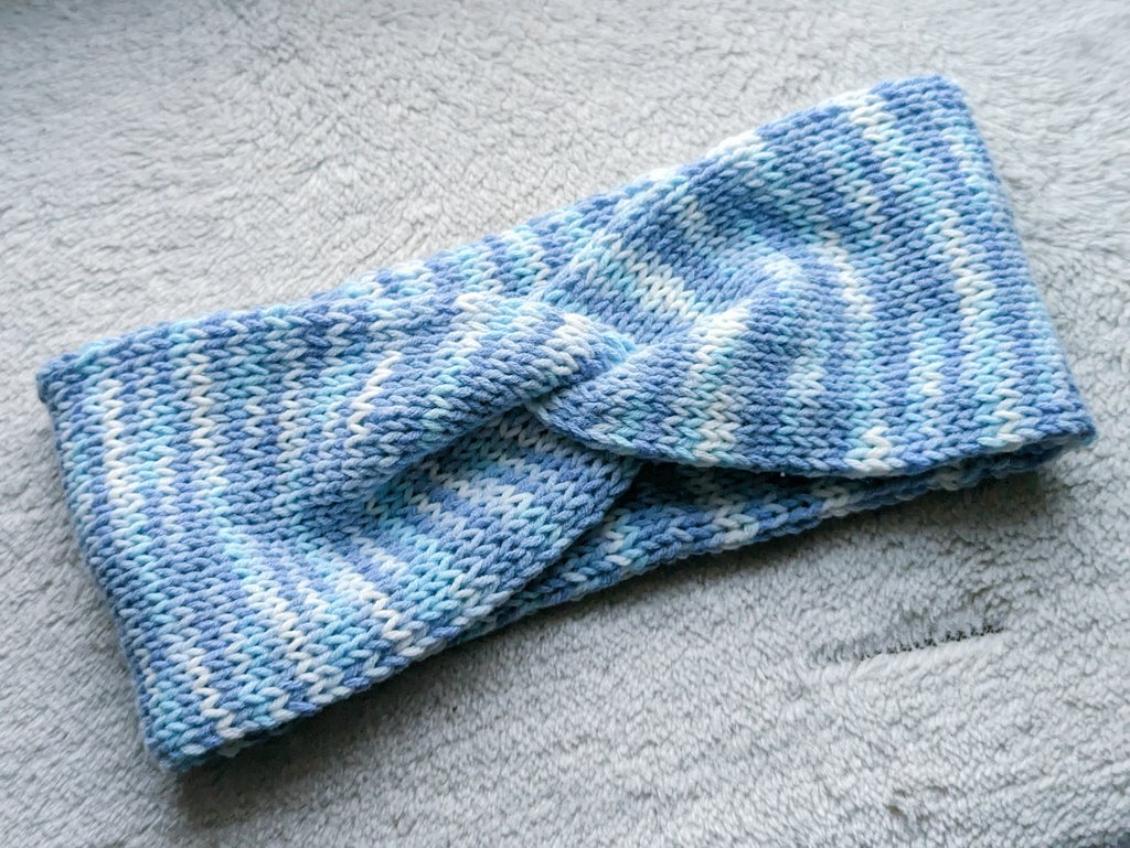 ghostburd's tweet photo. Headband made with uggo leftover wool! 🌊
Stuff I watched while knitting this: Barry s3, MCC 33, one HC TCG Tuesdays stream, one GIGS plays Phasmo stream, Hereditary, + misc streams https://t.co/Mg4JKR5Q7z