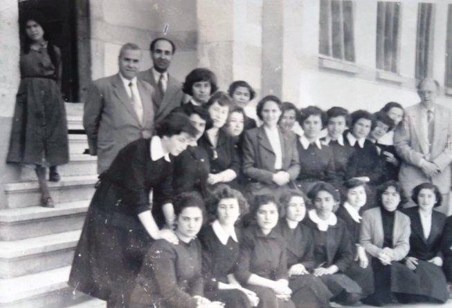Konya İl Eğitim Tarihi Müzesi (@konyailegitim42) on Twitter photo Konya Kız Öğretmen Okulu müdürü İhsan Baykal ve öğrencileri (Konya, 1960)
<a href="/servetal61/">Servet ALTUNTAŞ</a> <a href="/konyamem/">Konya İl MEM</a> #Konya #Eğitim #Eğitimtarihi #Müze #Konyailegitimtarihimuzesi #Konyakızögretmenokulu Konya Kız Öğretmen Okulu müdürü İhsan Baykal ve öğrencileri (Konya, 1960)
<a href="/servetal61/">Servet ALTUNTAŞ</a> <a href="/konyamem/">Konya İl MEM</a> #Konya #Eğitim #Eğitimtarihi #Müze #Konyailegitimtarihimuzesi #Konyakızögretmenokulu