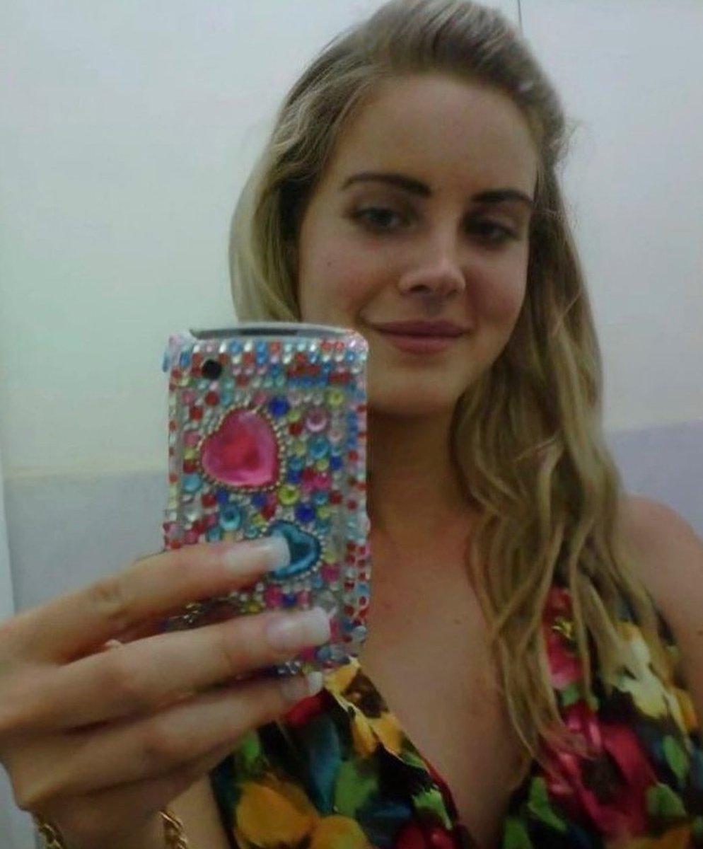 TrechosDelRey's tweet photo. lana de pocket era O EVENTO https://t.co/nXeGkc4A0o