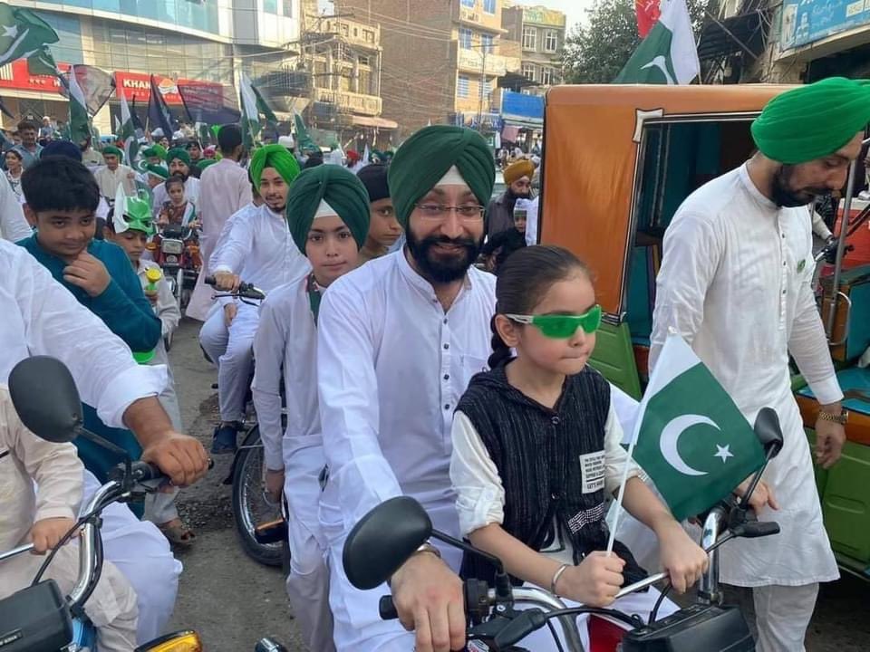 In the word full of negativity please show some positive side of Pakistan 🇵🇰 to the World ♥️