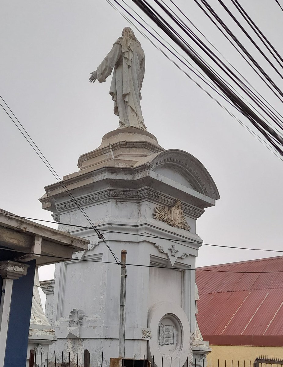 hostaldestbella's tweet photo. Cristo Redentor  cerro Bellavista. Quién se hace cargo de su restauración? Si sabes a quién recurrir ...por favor háznoslo saber. Gracias 
@agbellavistaflorida https://t.co/CYlECuvmjr