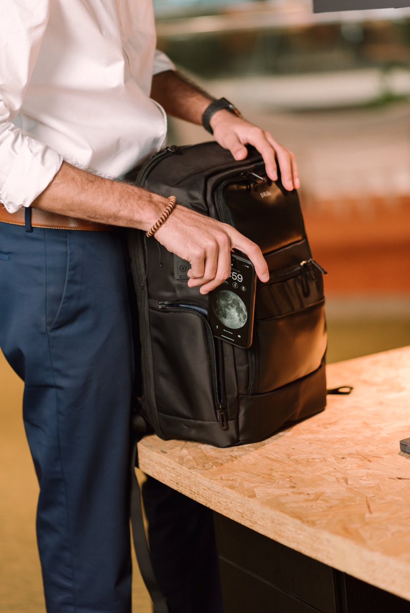 pulsak__'s tweet photo. #RetroBag 😎

Ideal para llevar tu computadora, iPad/tablet, agenda! Además tenes la posibilidad de cargar tu celular 📲🔋donde quieras! 

Podes ver más ingrensando a https://t.co/V1KRLeZmBT 💻 y tambien en nuestra tienda dentro del📍Paseo La Galería (Nivel 1) 

#PulsakIsMore 🦾 https://t.co/7rBuxVZusY