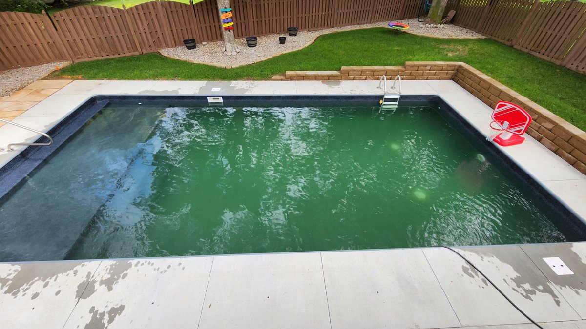 AndrewR73's tweet photo. @lesliespoolcare Shout out to Ashley at your 140th St, Omaha store. Battled with my pool for over 2 weeks trying to get it clean. She helped me out and literally overnight it was sparkling again!! Nominations for EOY, seriously, the best!! https://t.co/g94LM2YDRa