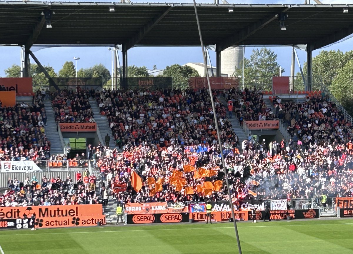 cyprien_legeay's tweet photo. 🟠⚫️ Le capo présent en tribune lors de Laval - Angers a reçu une ICS (Interdiction Commercial de Stade) de la part du club pour « incitation à la haine et à la violence ».

D’autres personnes présentes en tribunes pourraient également en recevoir dans les prochains jours. https://t.co/bPk8wQ2oGK