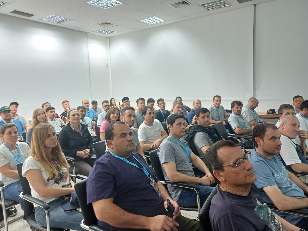 Más de 40 productores argentinos de <a href="/ACAcoop/">ACA</a>  visitaron nuestra sede en Cambé, Brasil. Conversaron sobre el mercado de soja y maíz con Cesar Poletto, líder del negocio de GDM Brasil, recorrieron los laboratorios e invernáculos. 🌱
¡Gracias por la visita! 🙌🏻🌍