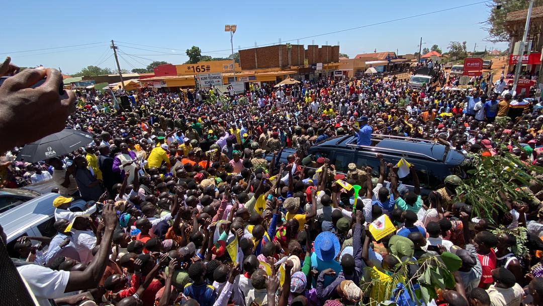 DaudiKabanda's tweet photo. The MK Movement wishes to thank the people of Teso for the overwhelming support towards Gen. Muhoozi Kainerugaba the Chairman of the MK Movement. Thank you so much for welcoming him in big numbers to Teso all the way from Bukedea, Kumi, Ngora until we entered Soroti City. https://t.co/g2BseSTMeu