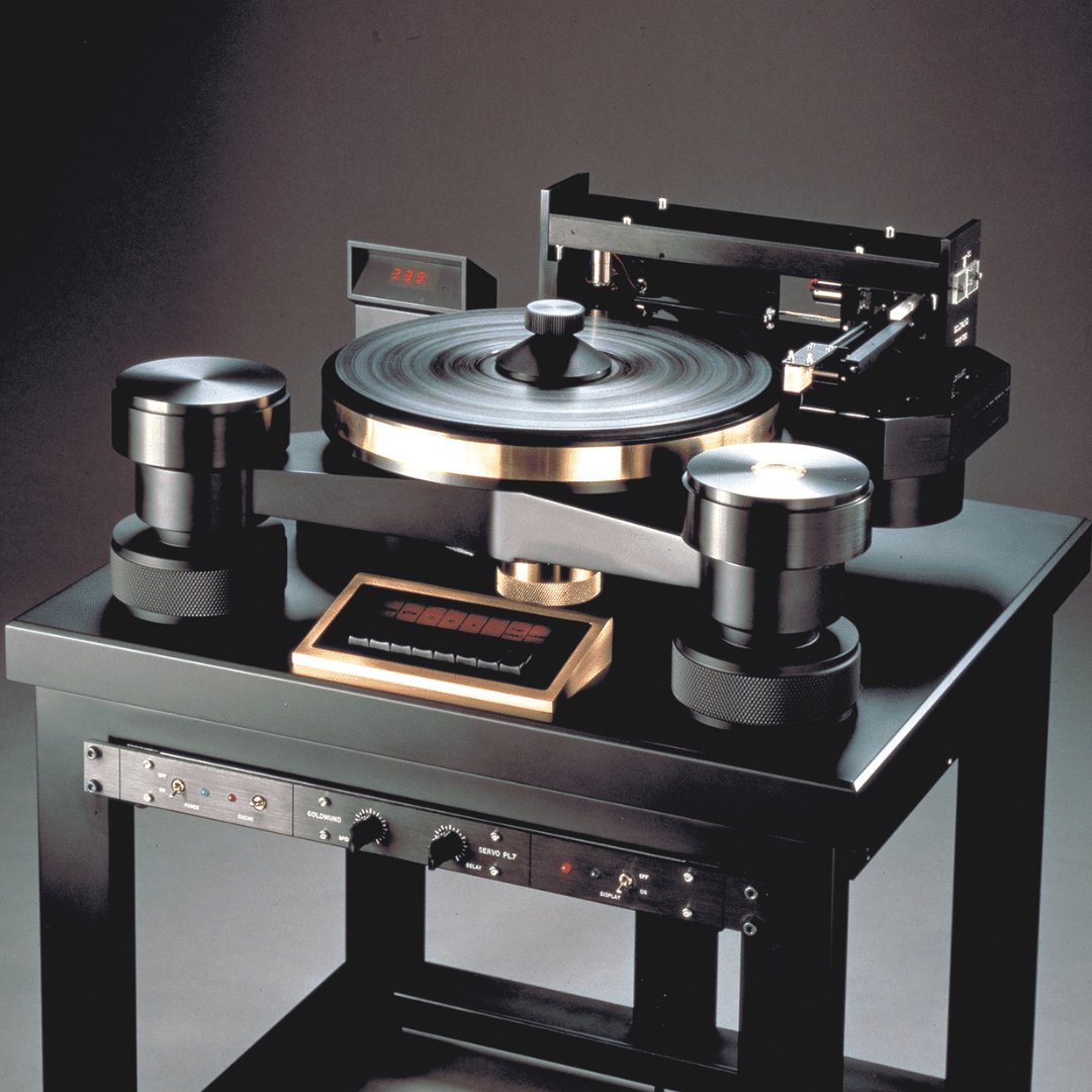 𝙳𝙸𝚈 𝙳𝚘𝚠𝚗𝚕𝚘𝚊𝚍𝚜
Any wondering about the most expensive turntable, look no further than <a href="/goldmundaudio/">GOLDMUND</a>'s The Reference II. The  Swiss-made, state-of-the-art device is priced at a whopping $300,000, with only 25 in existence. 

Discover more: qrates.com/discover