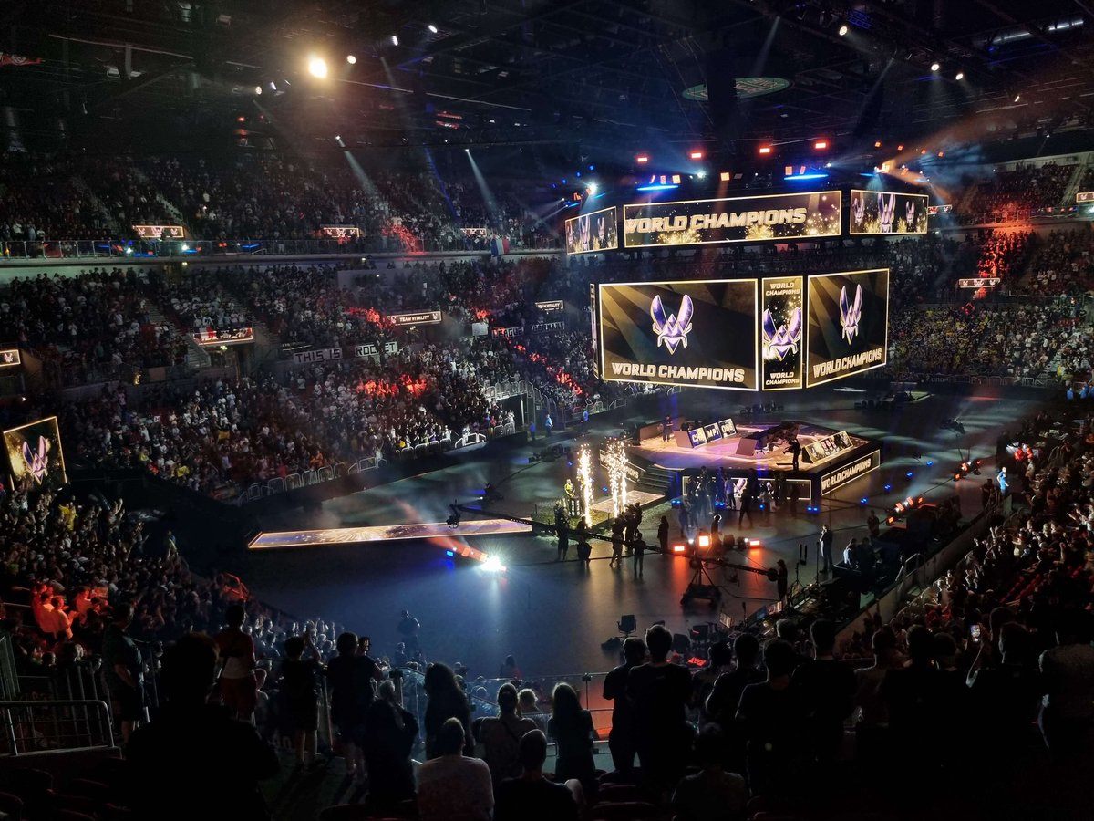 SkalEsports_'s tweet photo. SKÅL attended the #RLCS Worlds in Düsseldorf 🇩🇪 maybe one day we'll be on the stage! https://t.co/jPRcMxCS1l