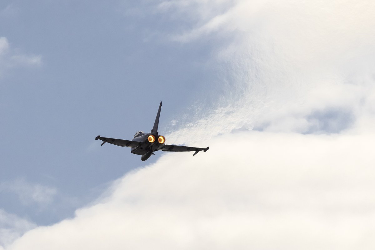 mikesaltsman194's tweet photo. #Bringonthenoise can't beat a nice bit of jelly @TyphoonDisplay @RoyalAirForce @RAFTyphoonTeam @CanonUKandIE https://t.co/Wkg9JwFUI1
