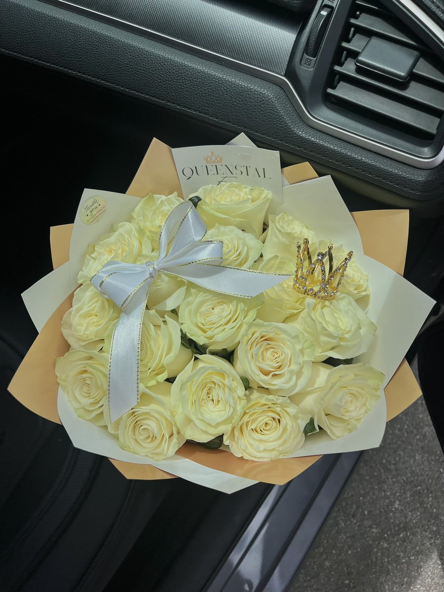 cristvll_'s tweet photo. Hit me up for your ramo buchon!🌹 Located in Pomona, CA! 
Ig: queenstalflowers 🌸 https://t.co/3Vx0ytdwLY