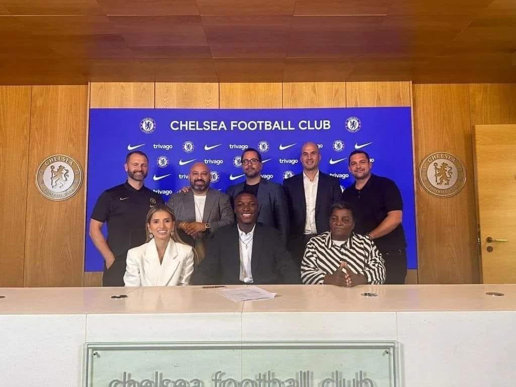studio169tv's tweet photo. <<EXCLUSIVA>>
Moisés Caicedo en su presentación con el Chelsea 🔵🇪🇨⚽️
#moisescaicedo #chelsea #premierleague #chelseafc #ecuador https://t.co/KIj42Q0m61