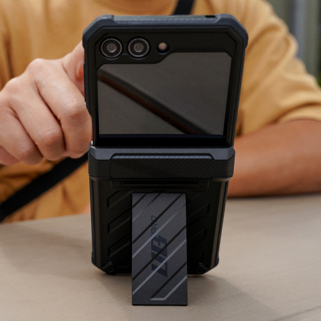 supcase_atl's tweet photo. The kickstand with a kickstand, the #ZFlip5 in the award-winning #UBPro https://t.co/XGXCFx1iSV