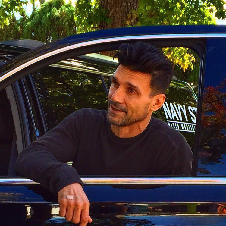 Брок, как ты относишься
к отношениям?

                                           Я к ним 
                                         отношусь.