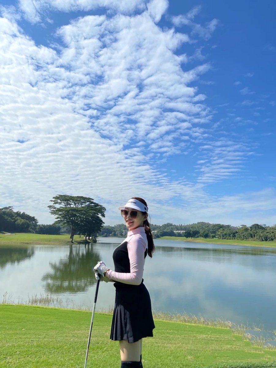 RustomRand's tweet photo. No matter what life is like, there is always a bright sunshine that belongs to you, and with your footsteps, you walk the world into a landscape. https://t.co/5WMLhpRCEw