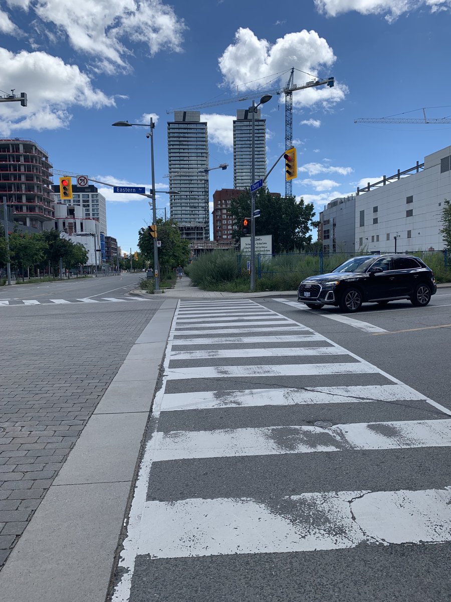 iamwoodee's tweet photo. @311Toronto APS faulty on west side of Sumach and Eastern. Very dangerous for visually-impaired pedestrians. Please fix asap. #Safety https://t.co/Nz5IEioblO