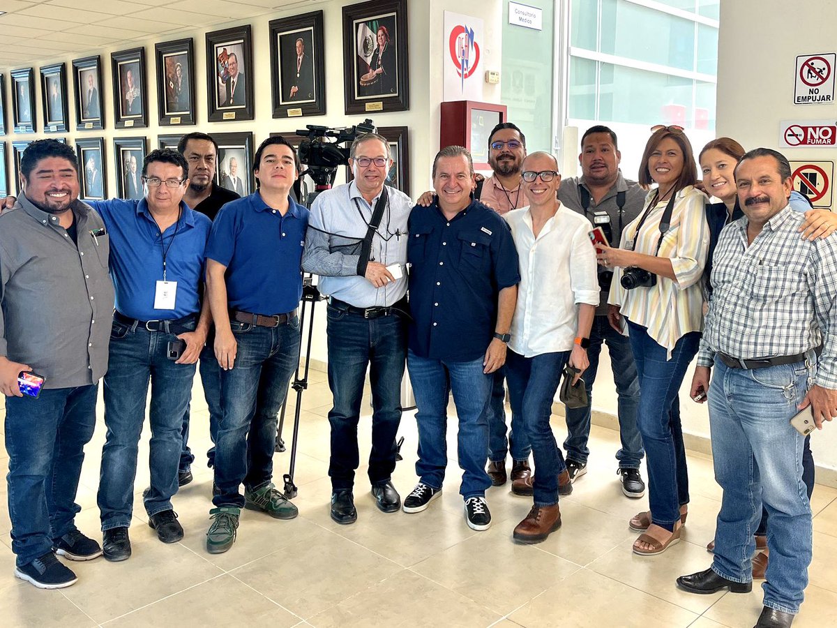 edgarmelhem's tweet photo. Gracias a mis amigos de los medios de comunicación por sus felicitaciones hoy en el @CongresoTams 
Nos tocó el cumpleaños en lunes y hay que seguir trabajando fuerte y por #Tamaulipas https://t.co/NCx3PIWoIj