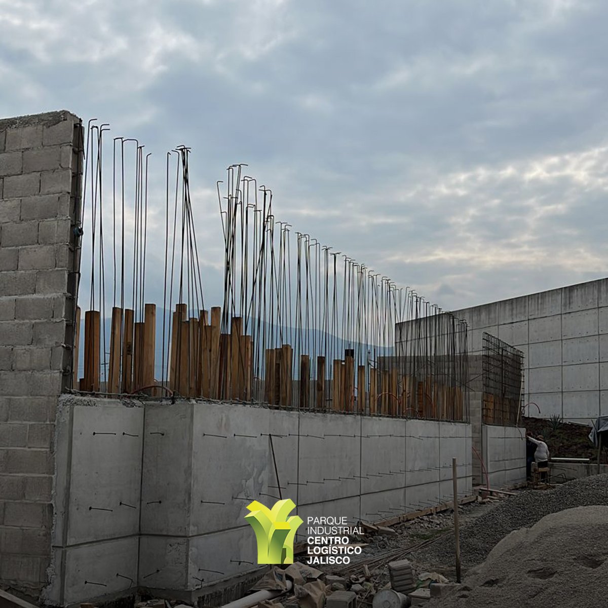 CLJ_Mexico's tweet photo. ¡El futuro está a la vuelta de la esquina! Mantente atento para obtener más detalles sobre la inauguración de nuestras nuevas oficinas corporativas en el parque industrial.

#CLJ #ParqueIndustrial #Logística https://t.co/zBKyCbn1HO