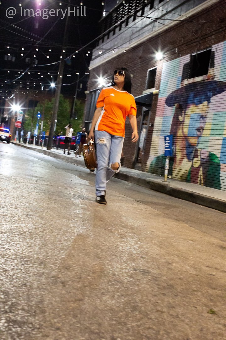 imageryhill's tweet photo. Do y’all like #DallasTX This city is something else at night! Deep Ellum always has something going on. I hope these photos capture the energy well!
#photography #streetphotography #portraitphotography #deepellum #energy #wildin #zonefocus #focus https://t.co/3j9Jk8ZcPe