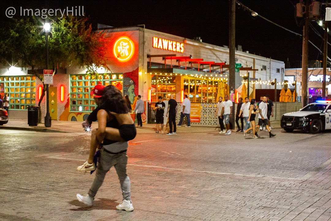 imageryhill's tweet photo. Do y’all like #DallasTX This city is something else at night! Deep Ellum always has something going on. I hope these photos capture the energy well!
#photography #streetphotography #portraitphotography #deepellum #energy #wildin #zonefocus #focus https://t.co/3j9Jk8ZcPe