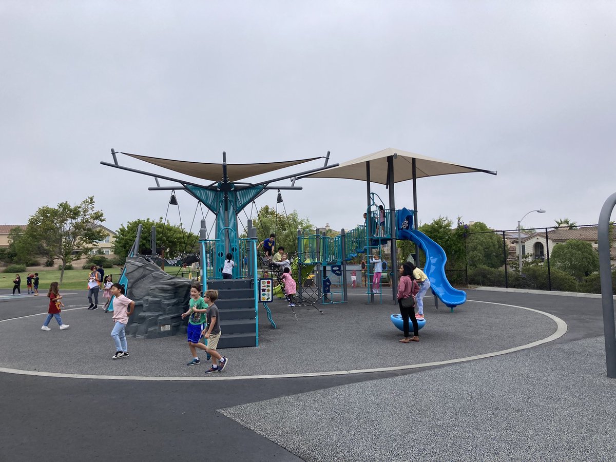 Exited students enter the 2023/24 School Year! Parents made new connections at the New Parent Coffee.
#sycridge #dmusd #firstdayofschool2023