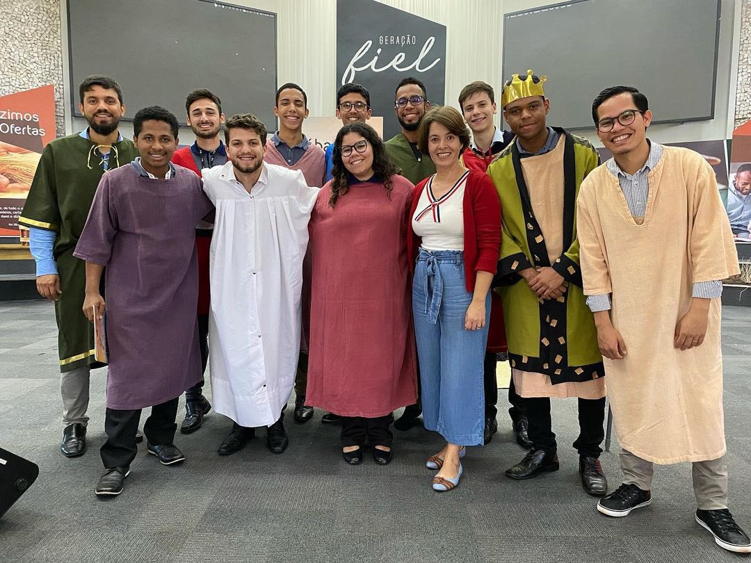 Alunos de licenciatura em Teologia conduzem uma capela no escolar.

#teologia #saltfap