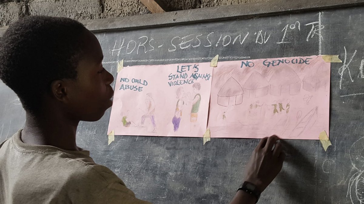 NeverAgainIC's tweet photo. Youth of Never Again International - Canada are learning how art can be a powerful instrument to educate about atrocity prevention and eradicating the use of child soldiers. #childsoldiers# #genprev #Peace https://t.co/gGEKXAbk1S