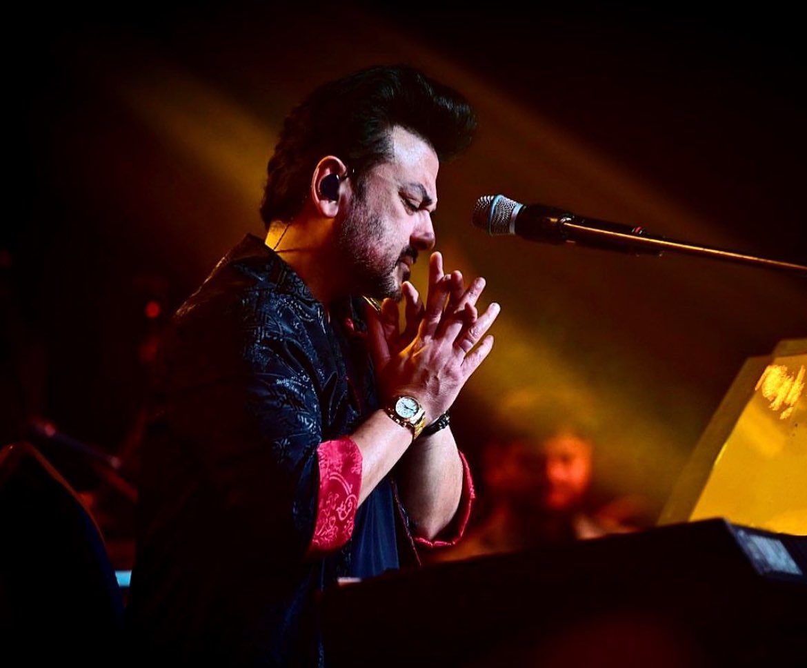 adnansamiaddict's tweet photo. @AdnanSamiLive HAPPY HAPPIEST BLESSED BIRTHDAY TO YOU MY IDOL! 🎉❤️🥳🥳 MAY GOD BLESS YOU WITH ALL HIS MIGHTY BLESSINGS! You’re truly a GENIUS!! And I LOVE YOU SO MUCH!! ❤️❤️❤️😘😘 Looking forward to meet you!! at the Mumbai! Concert! https://t.co/eXbagsTfaI
