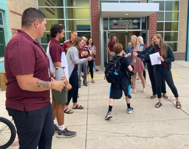 npspanthers's tweet photo. Everyone at the Middle School enjoyed welcoming students this morning! Let the learning and fun begin! #npspanthers https://t.co/tUNUan9khn