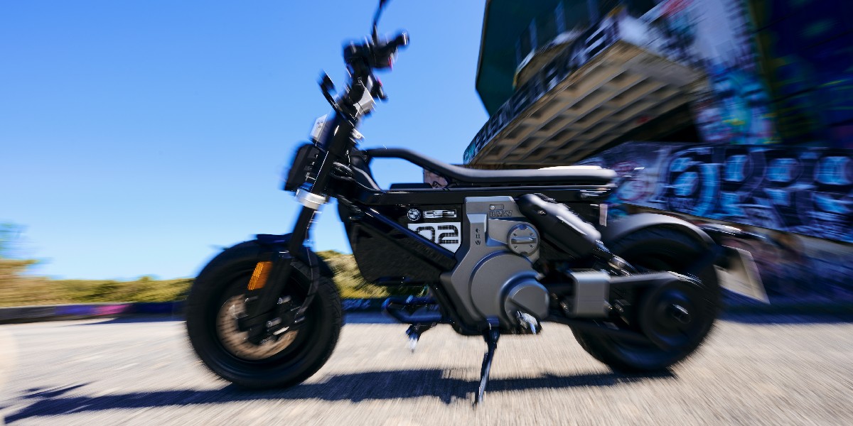 BMWMotorrad's tweet photo. #RideAndTalk is all about highlighting unique stories โ from product development to community inspiration! Explore over 80 episodes on all major podcast platforms๐
#MakeLifeARide #MR #M1000R #BMWCE02 #BMWR18 #BMWR18Custom #CustomBike #NotForSale #R1200GS #BMWMotorrad https://t.co/AW8BK9feLz