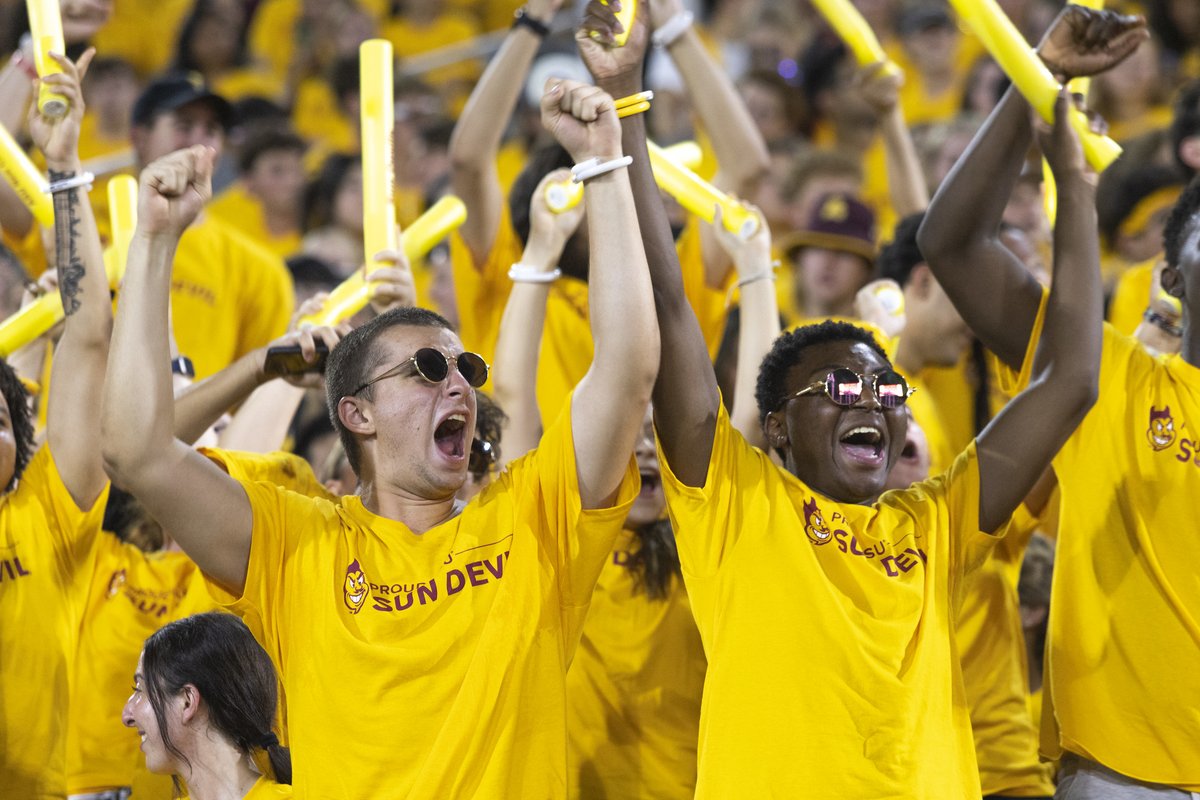 ASU's tweet photo. #ASUWelcome Week is here! 🔱

We’re welcoming the Class of 2027 to the Sun Devil family with multiple campus and online events.

Click here to see the complete list of signature events: https://t.co/oAdxTpccG6. https://t.co/A6RcU4MGEs