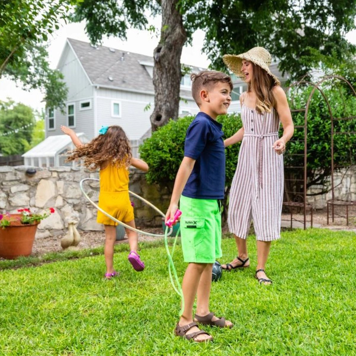 Gmanpestcontrol's tweet image. Summer is the perfect time for outdoor gatherings, but not when pests are around! Our services will keep your yard beautiful and bug-free all season. Give our team a call to set up an appointment! 🌳✨ #GManExterminating #GManPestControl #exterminators #PestControl #EcoFriendly