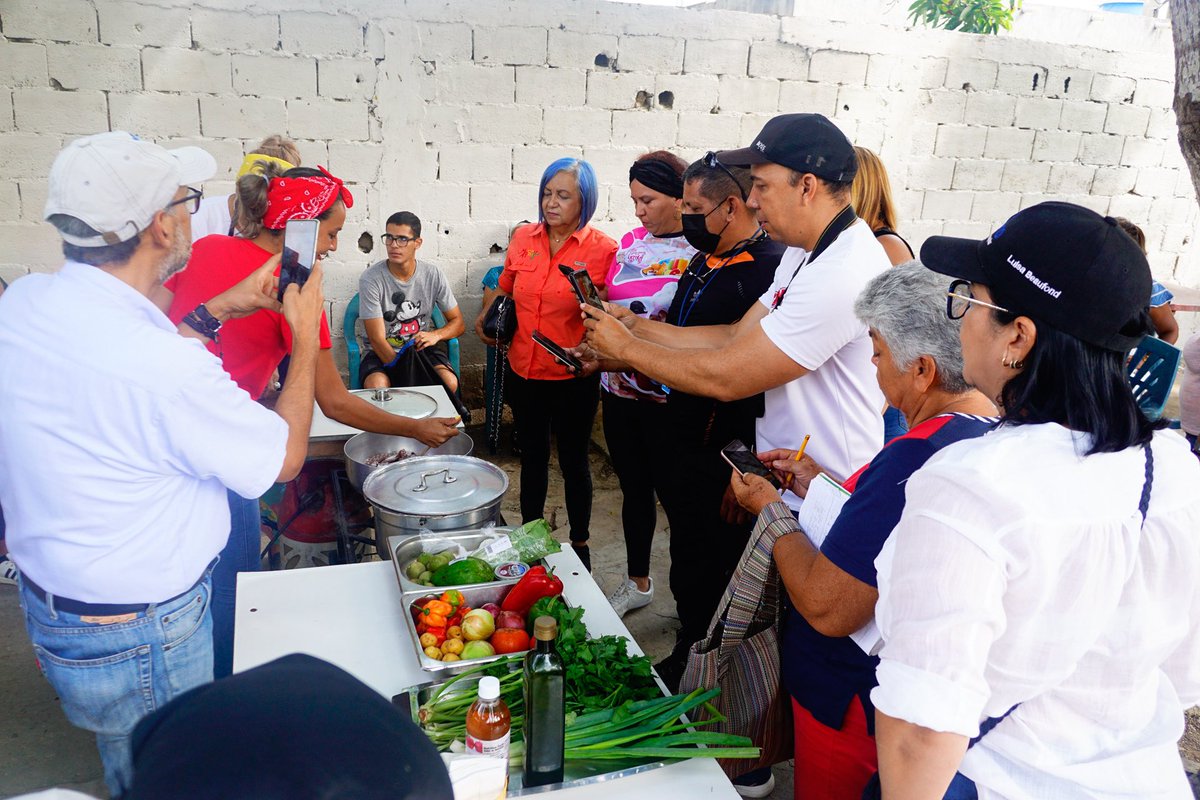 AlcaldiaManeiro's tweet photo. #FOTOS| Alcaldía de Maneiro dicta taller gastronómico para participantes en VI Feria del Pulpo  a realizarse el próximo 19 de agosto en Playa Moreno. https://t.co/0d4yqpkEtP