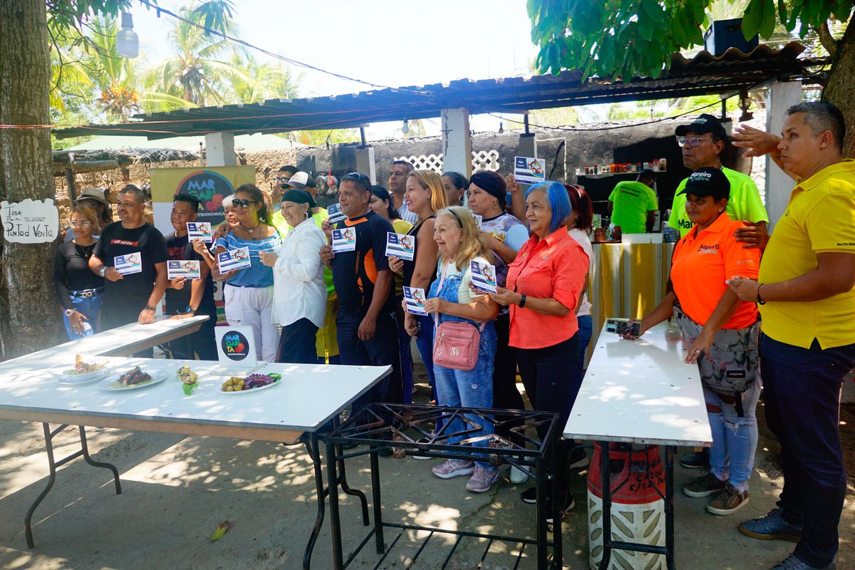 AlcaldiaManeiro's tweet photo. #FOTOS| Alcaldía de Maneiro dicta taller gastronómico para participantes en VI Feria del Pulpo  a realizarse el próximo 19 de agosto en Playa Moreno. https://t.co/0d4yqpkEtP